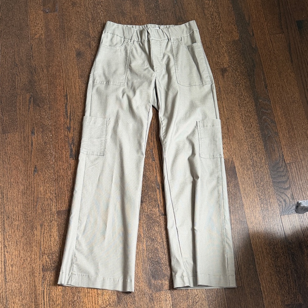 Flog pants. Great green print! Comfortable waist and fit!